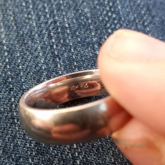 Men\'s 10k White Gold Wedding Band